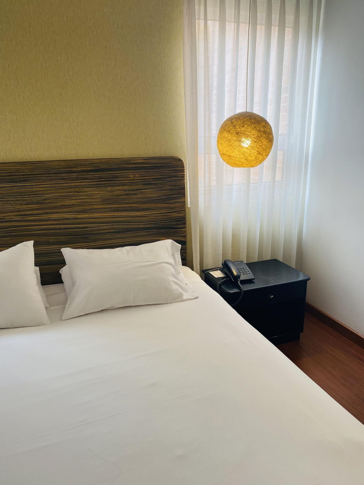 בוגוטה Hotel Retiro 84 By Mij מראה חיצוני תמונה